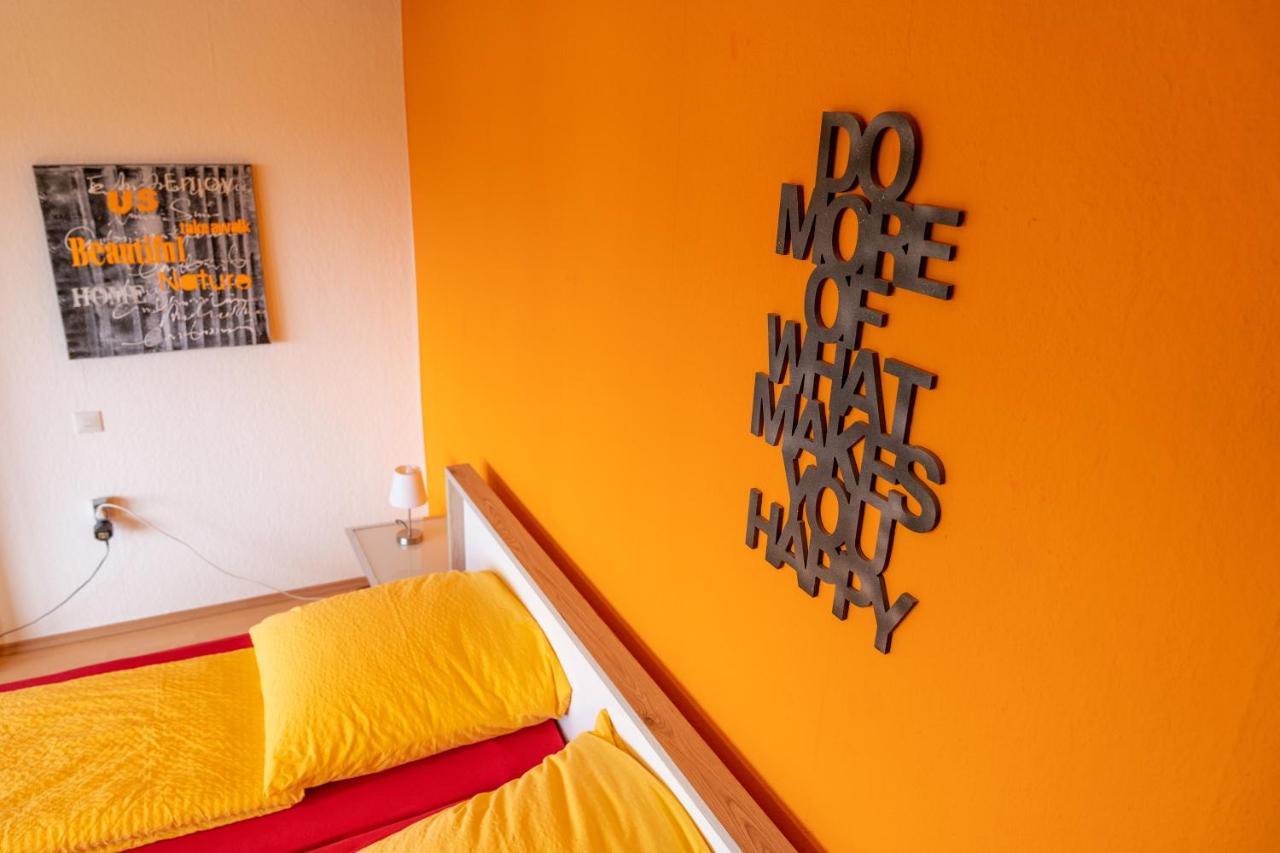 Apartment Art 4/8 *